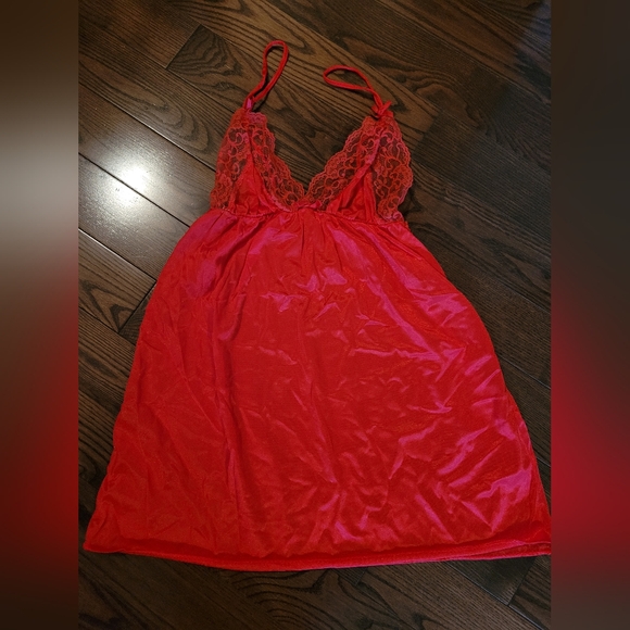 2 PC Lacy & Silky Nightie and Robe, Never Worn - Picture 10 of 11